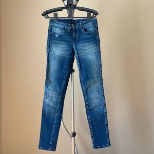Zara low rise skinny jeans with unique wash size 2